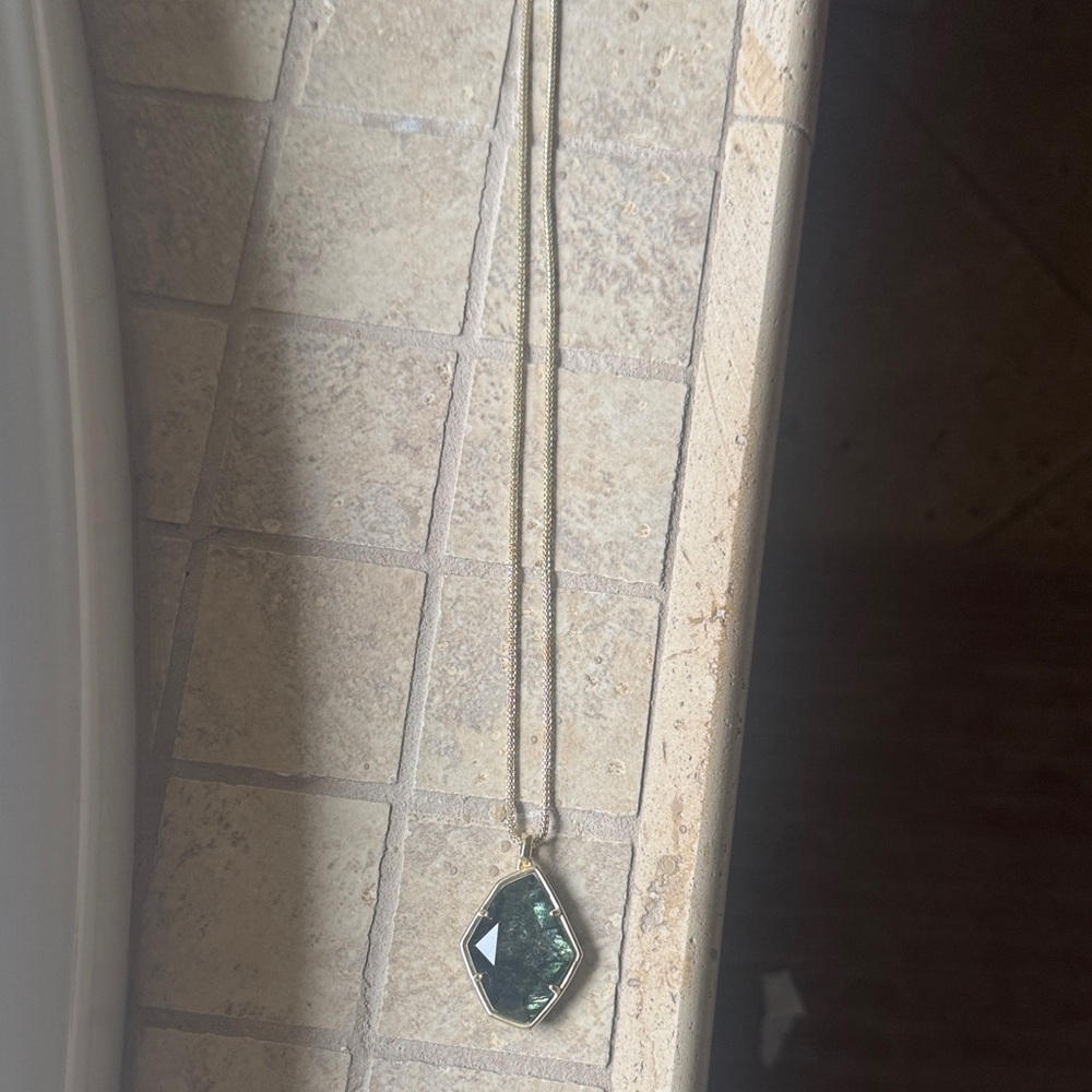 Kendra Scott Elegant Green Pendant Necklace adjustable length